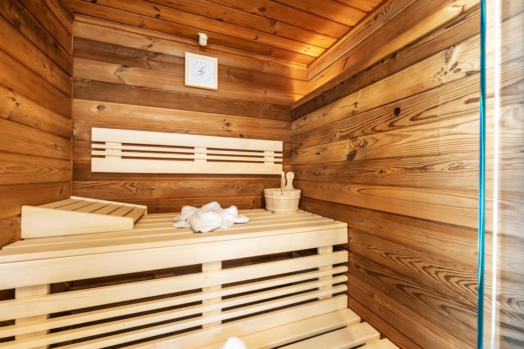Black Forest Luxury Baerenhoehle Mit Sauna